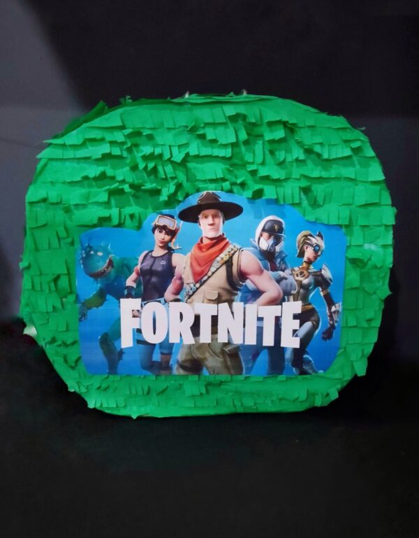 Χειροποίητη πινιάτα "Fortnite"