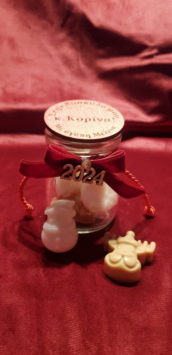 Χριστουγεννιάτικο βάζο "Smells so good" με χειροποίητα wax melts από κερί σόγιας, αστέρι, τάρανδο, χιονάνθρωπο. Διακοσμημένο με κορδέλες και  ξύλινο στοιχείο με τις δικές σας αφιερώσεις. Στα αρώματα και στα χρώματα που εσείς επιθυμείτε. 