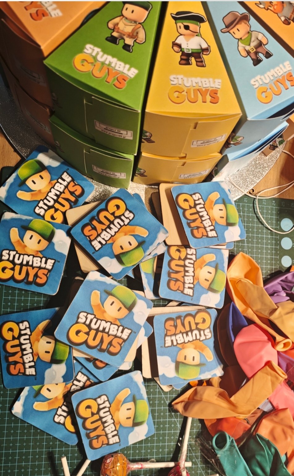 Xάρτινη τούρτα "Stumble Guys" - Image 3