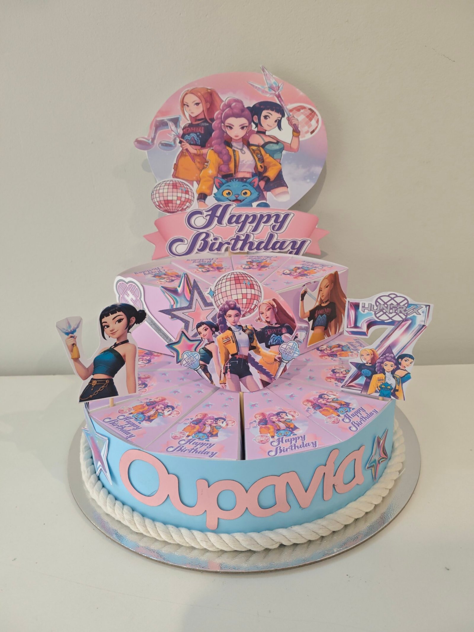 Χάρτινη τούρτα "HUNTRIX" K POP DEMON