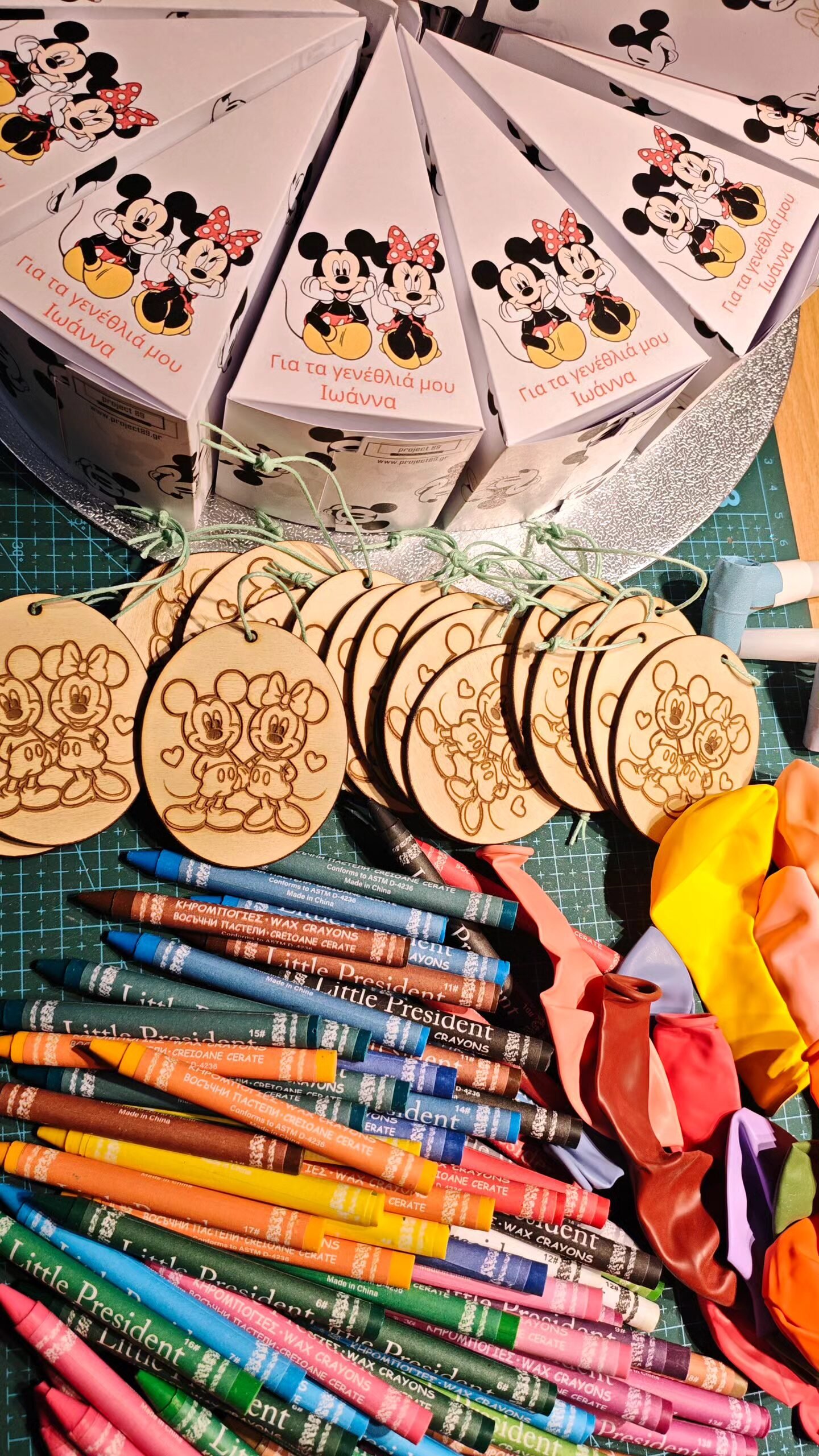 Χάρτινη τούρτα "Mickey-minnie" με κείμενο της επιλογής σας στο κουτί - Image 3