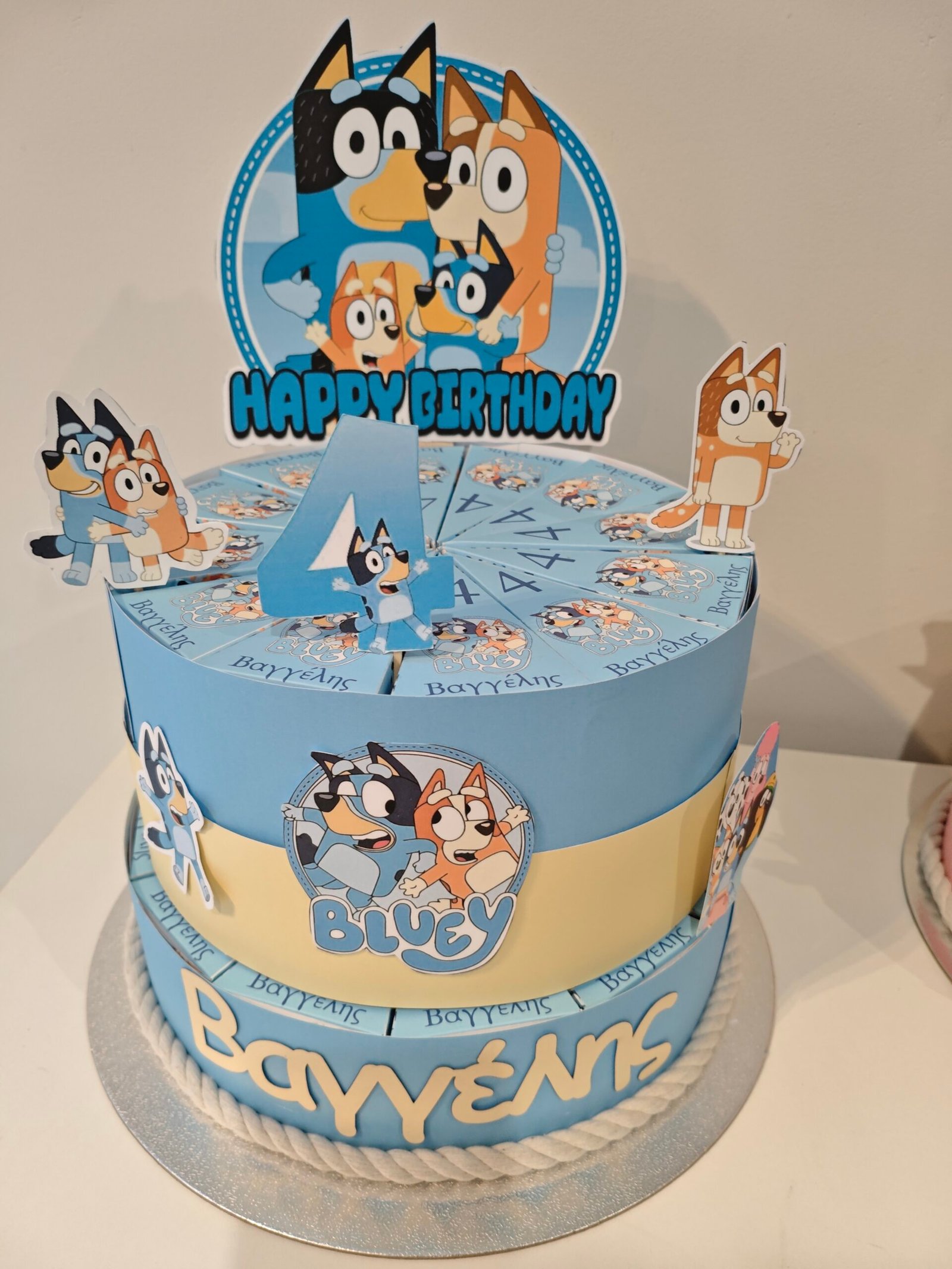 Χάρτινη τούρτα "BLUEY" με κείμενο της επιλογής σας στο κουτί - Image 5
