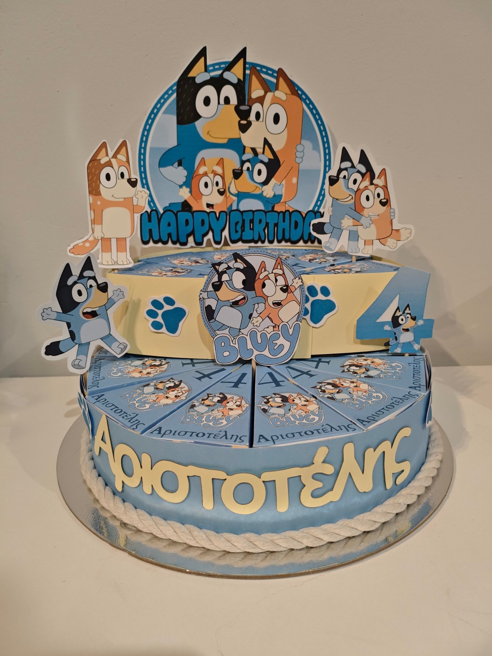 Χάρτινη τούρτα "BLUEY" με κείμενο της επιλογής σας στο κουτί