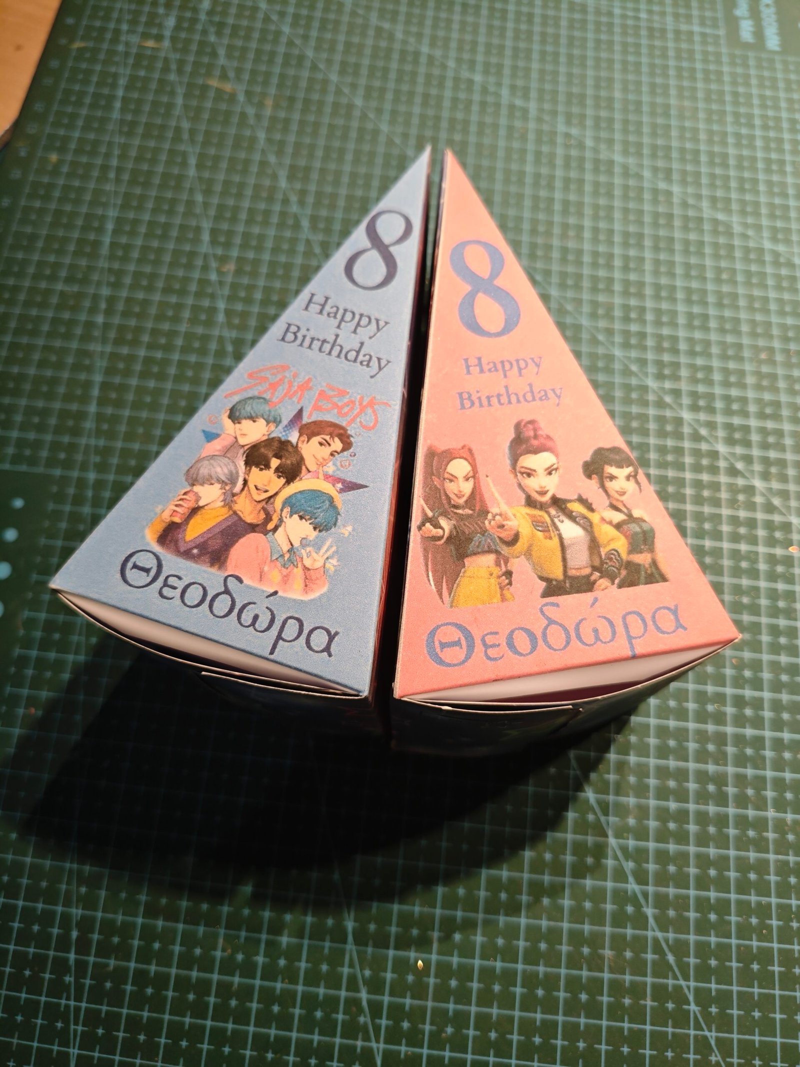 Χάρτινη τούρτα "HUNTRIX" με κείμενο της επιλογής σας στο κουτί - Image 2