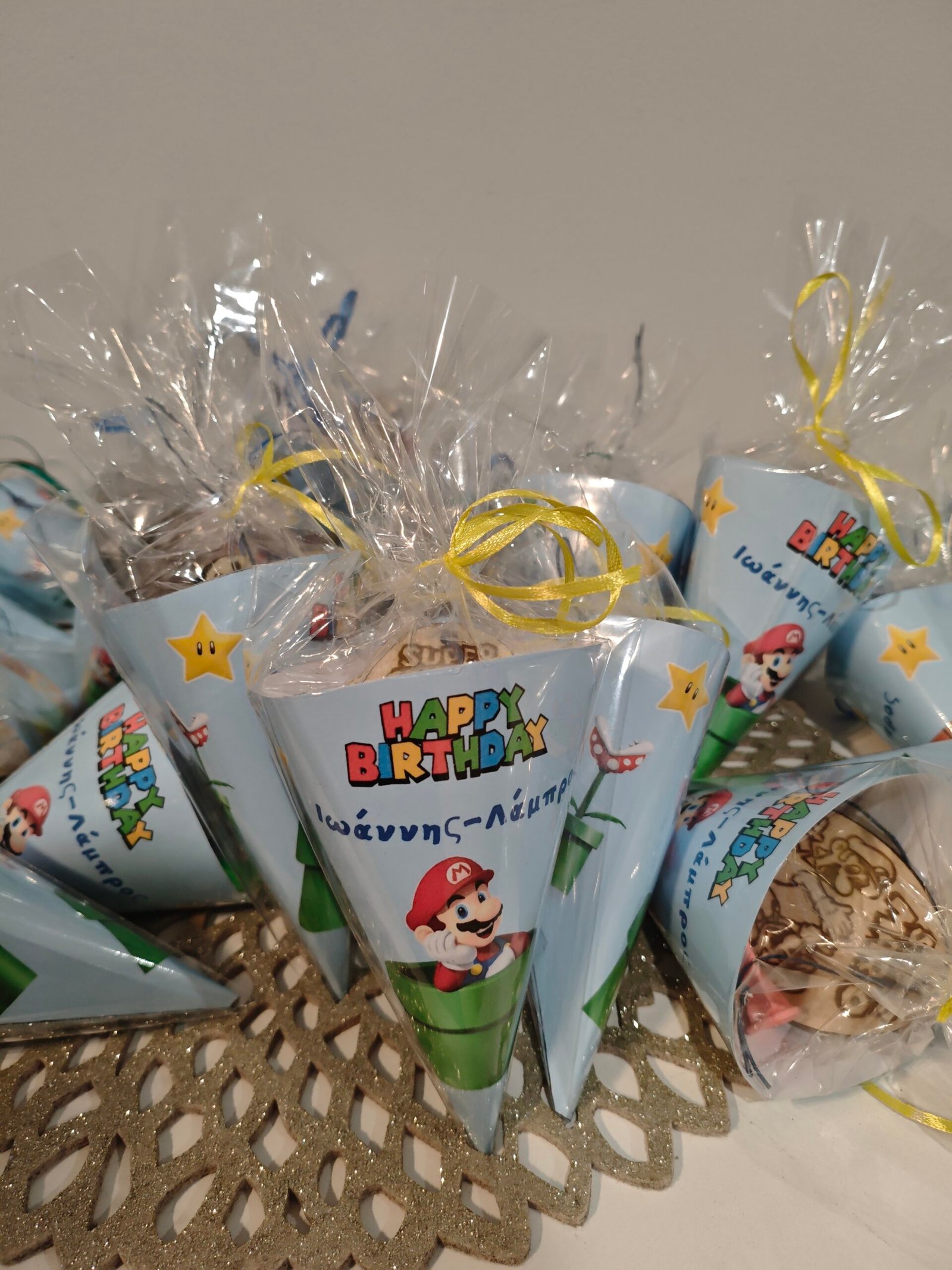 Χωνάκια χάρτινα με γέμισμα (σχολικό κέρασμα)