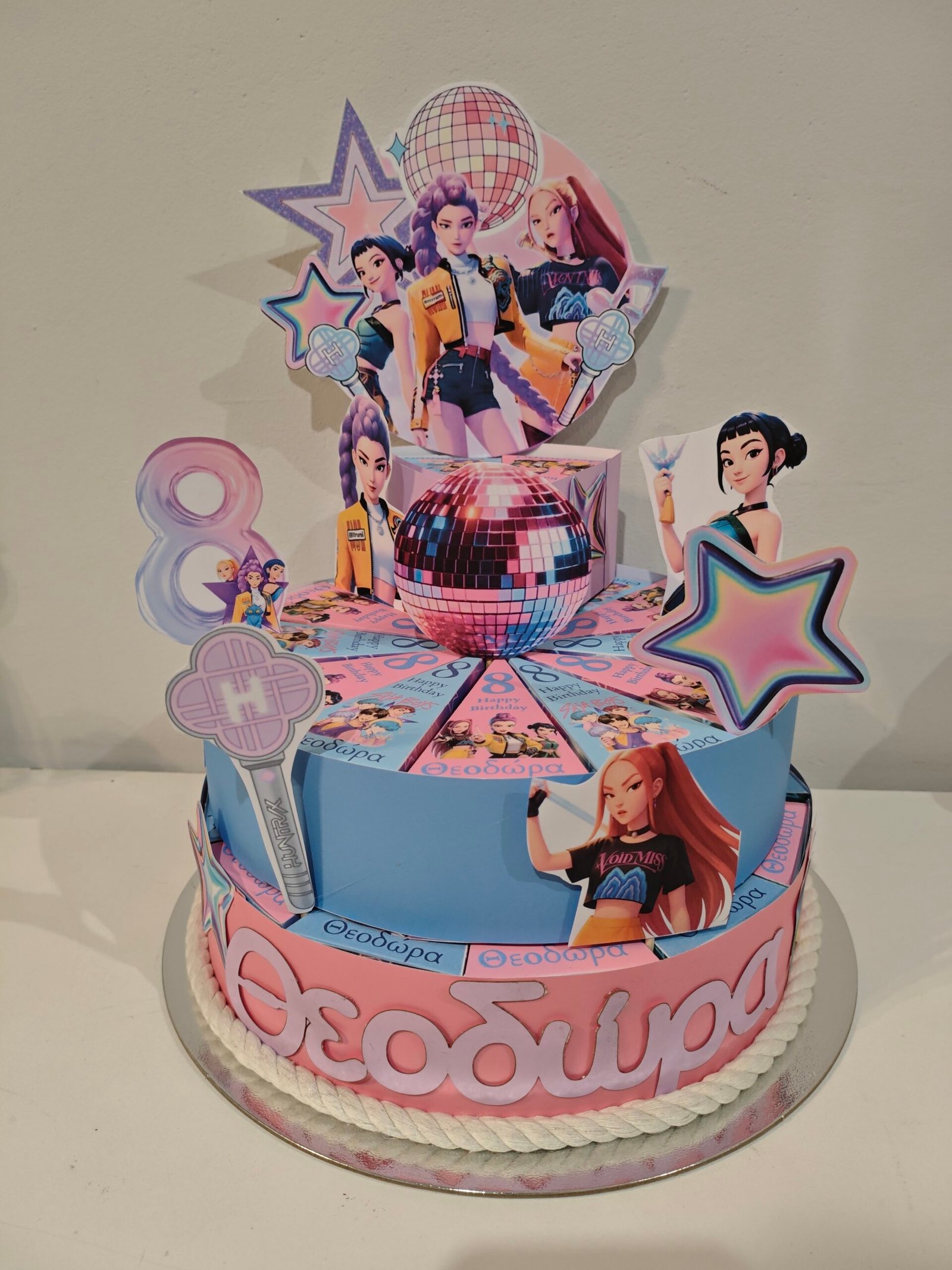 Χάρτινη τούρτα "HUNTRIX" με κείμενο της επιλογής σας στο κουτί