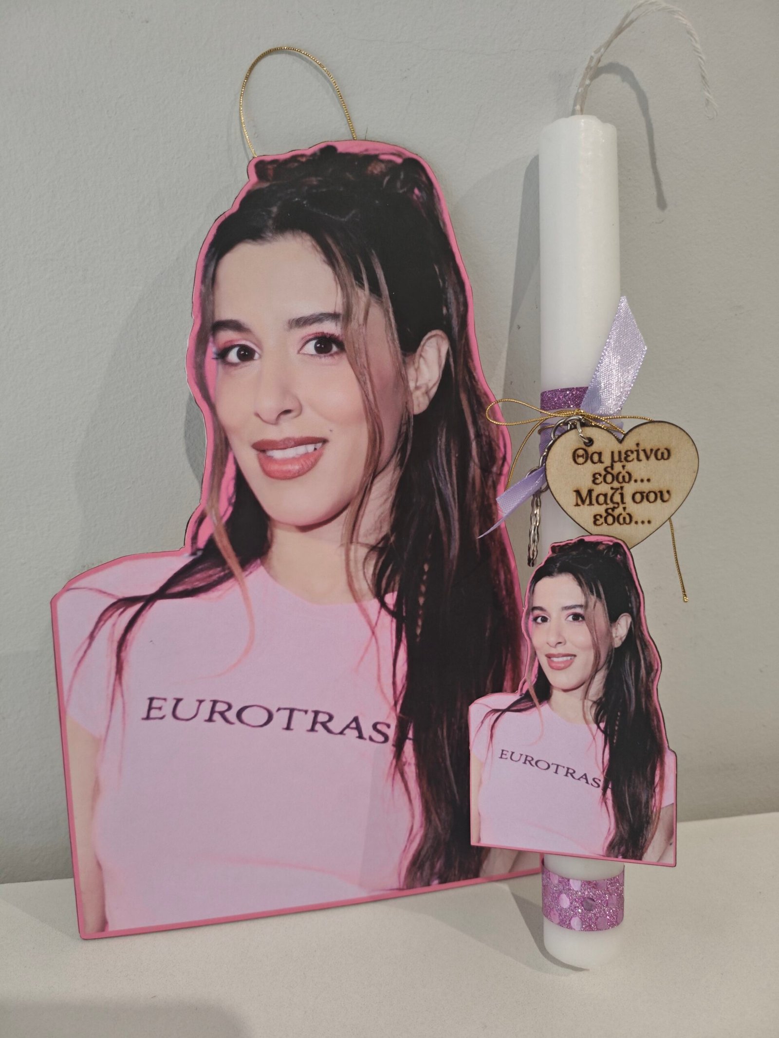 Λαμπάδα "SATTI" με διακοσμητική ξύλινη πλάτη και μπρελόκ